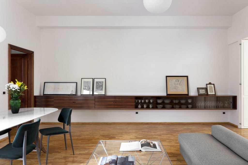 Meubler une maison années 70: une excellente collaboration avec le studio d’architecture casatibuonsante